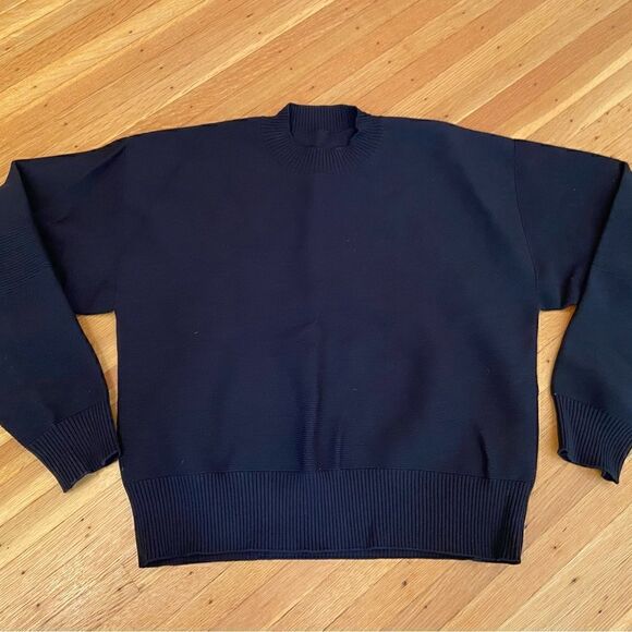LuLuLemon black athletic crewneck sweater/sweatshirt - Picture 1 of 5